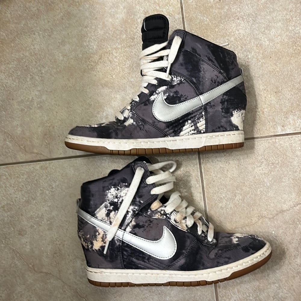 Nike Sky High Dunks! Size 10 in womens, super comfy